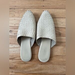 Universal Thread woven mules